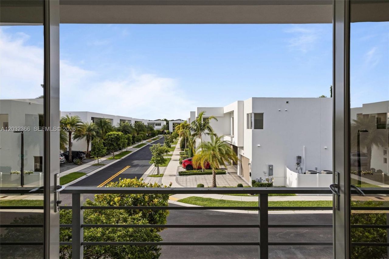 10296 NW 74th Terrace , Doral, FL 33178 Photo