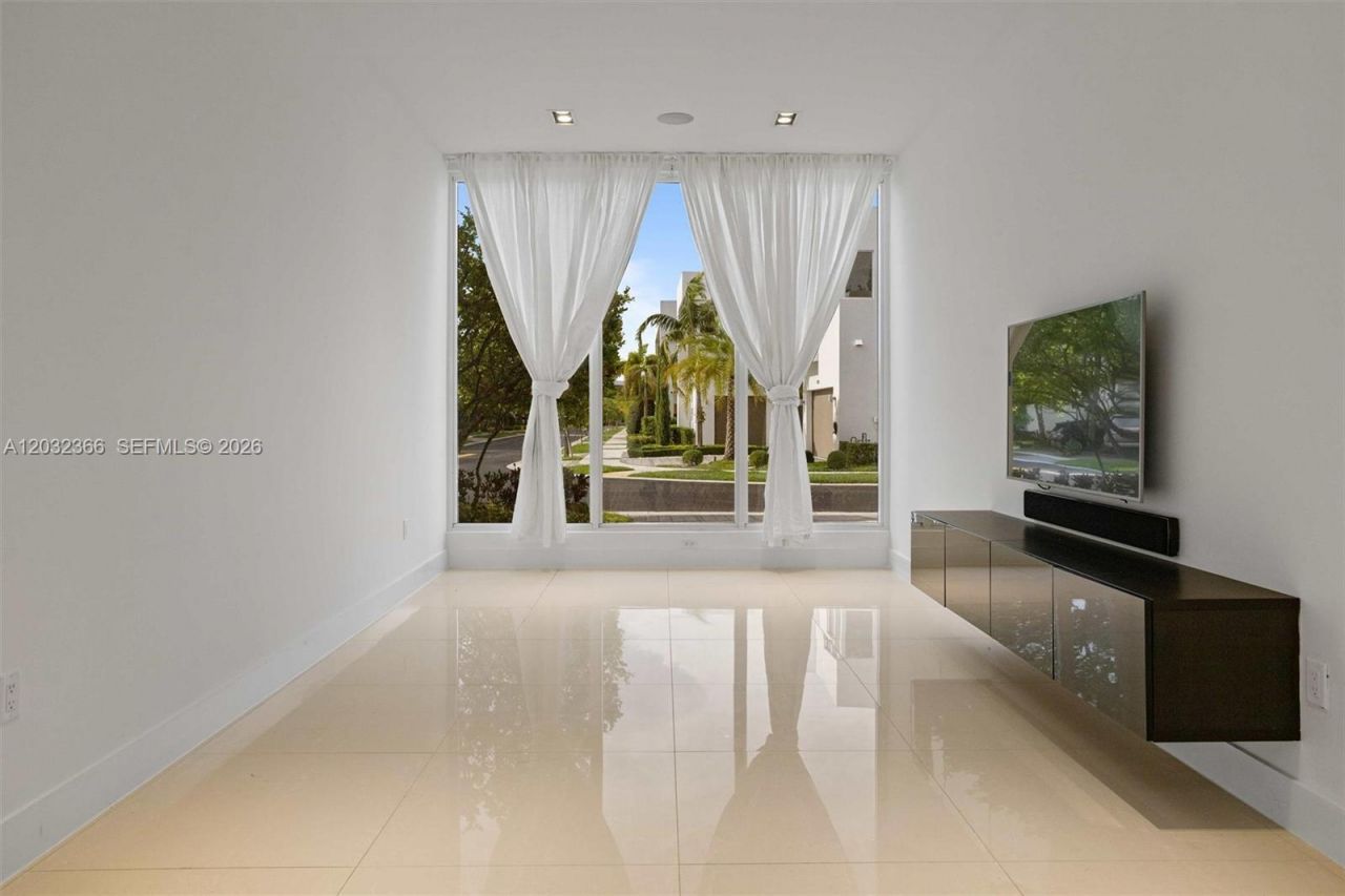 10296 NW 74th Terrace , Doral, FL 33178 Photo