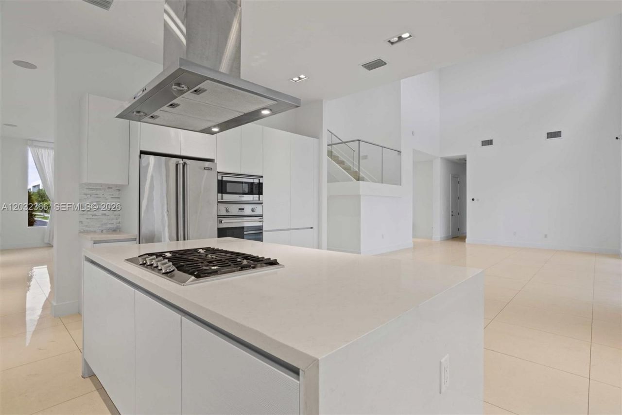 10296 NW 74th Terrace , Doral, FL 33178 Photo