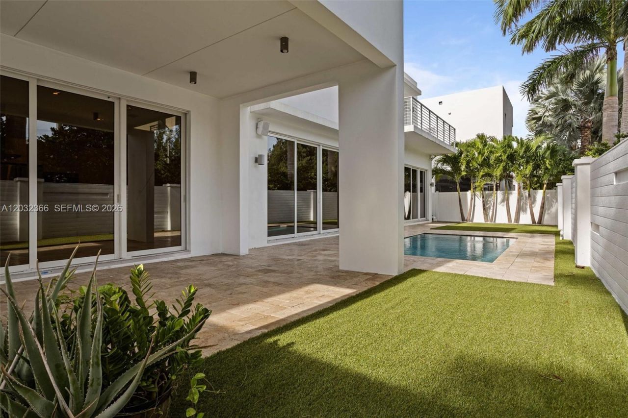 10296 NW 74th Terrace , Doral, FL 33178 Photo