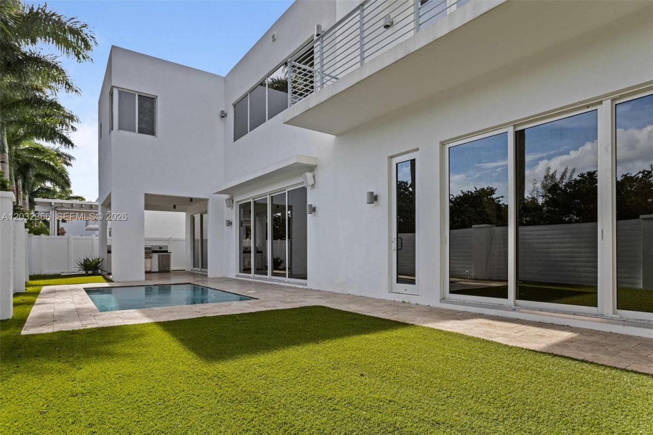 10296 NW 74th Terrace , Doral, FL 33178 Photo