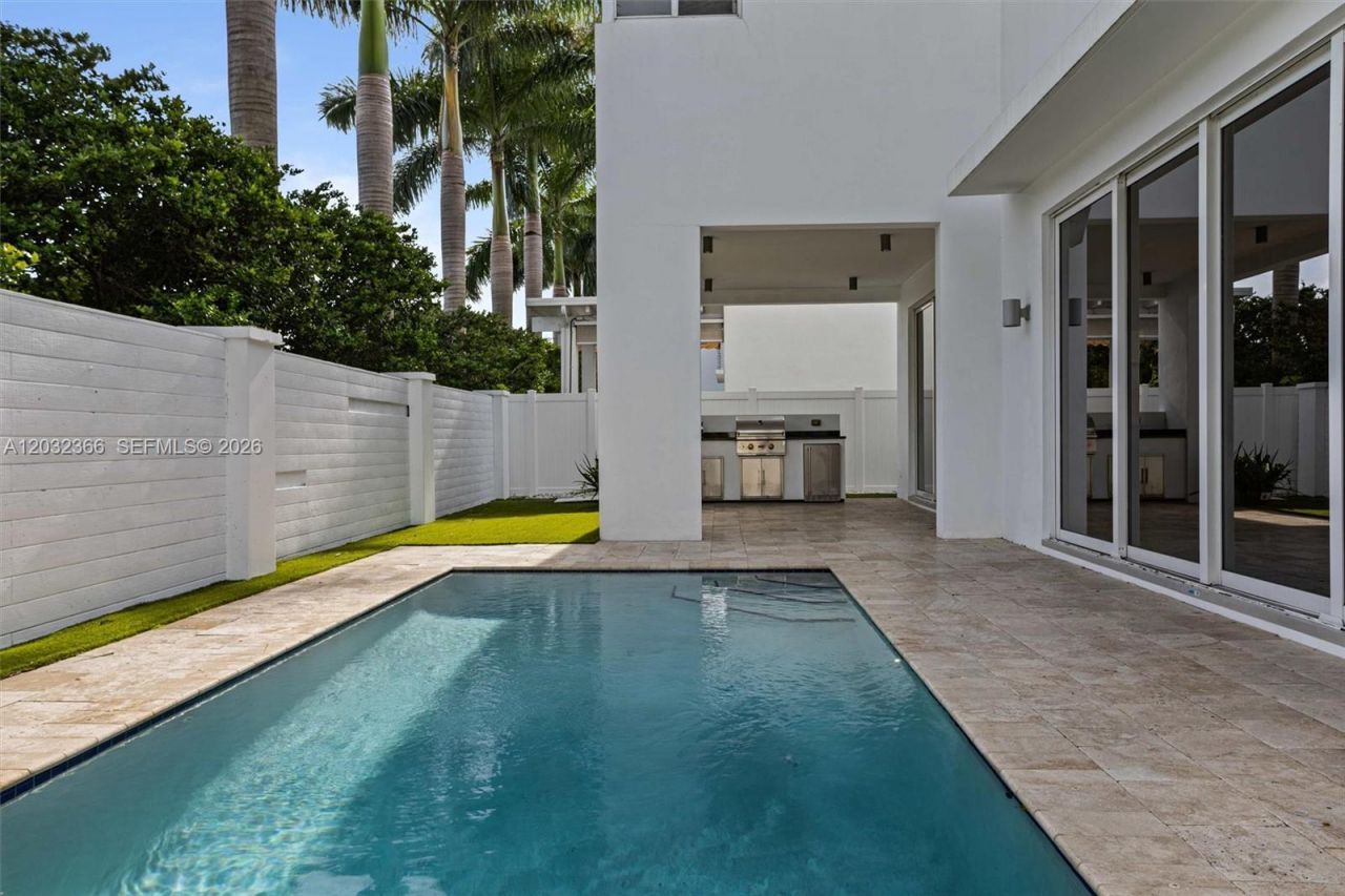 10296 NW 74th Terrace , Doral, FL 33178 Photo
