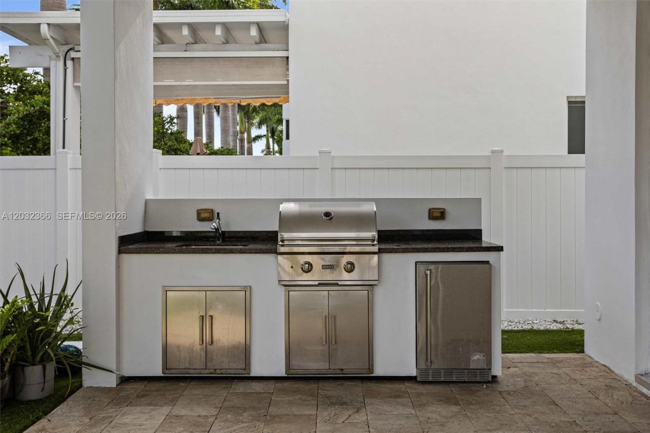 10296 NW 74th Terrace , Doral, FL 33178 Photo