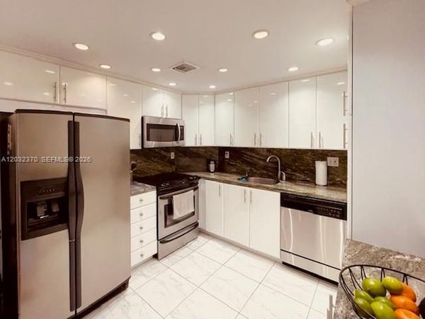 500 Bayview Dr, Unit 1923, Sunny Isles Beach, FL 33160