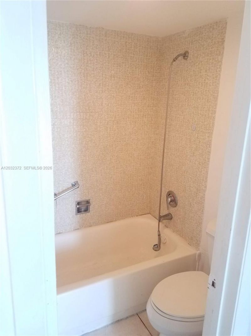 3475 N Country Club Dr, Unit 805, Aventura, FL 33180 Photo