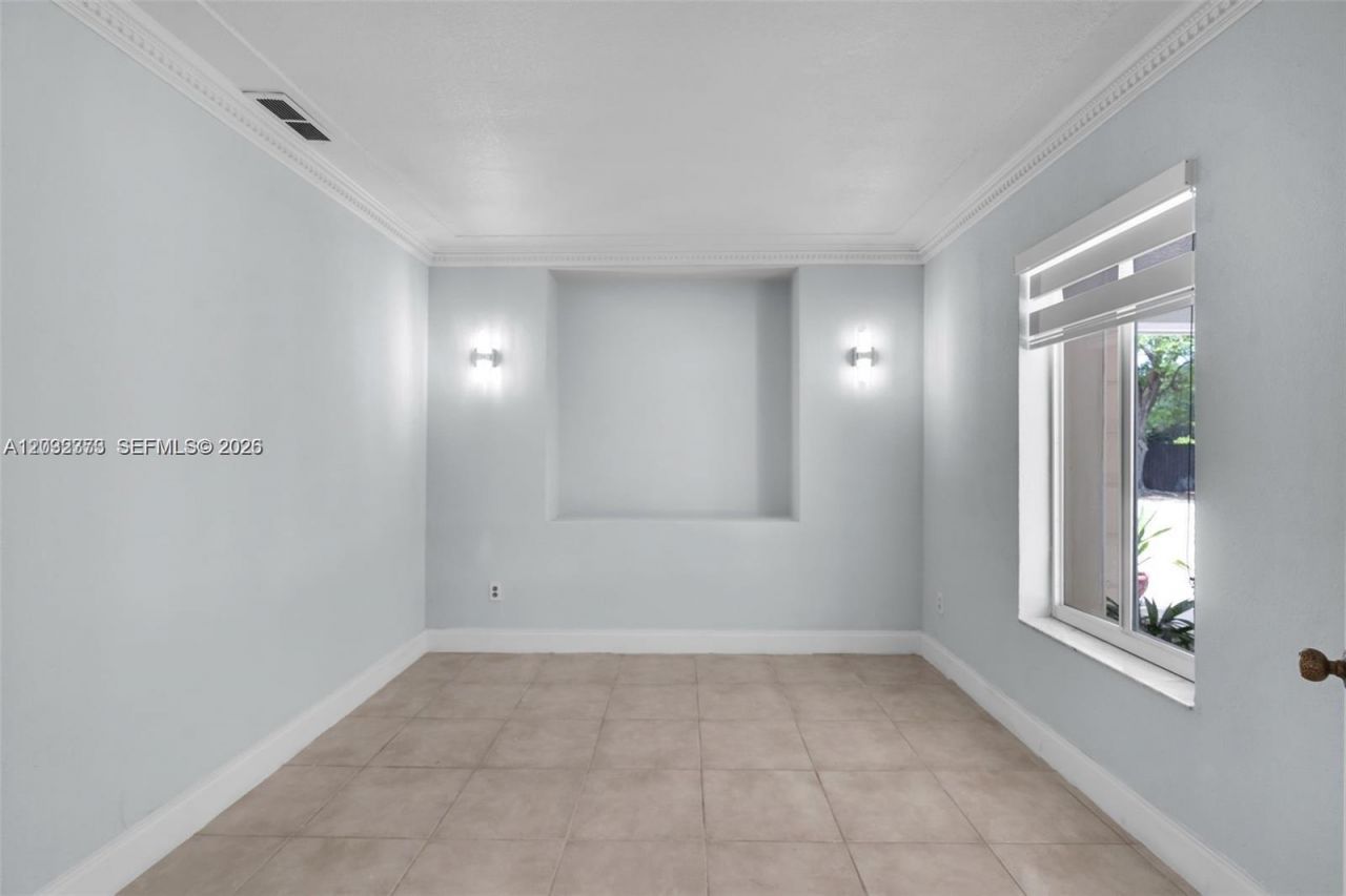 18370 SW 212th St , Miami, FL 33187 Photo