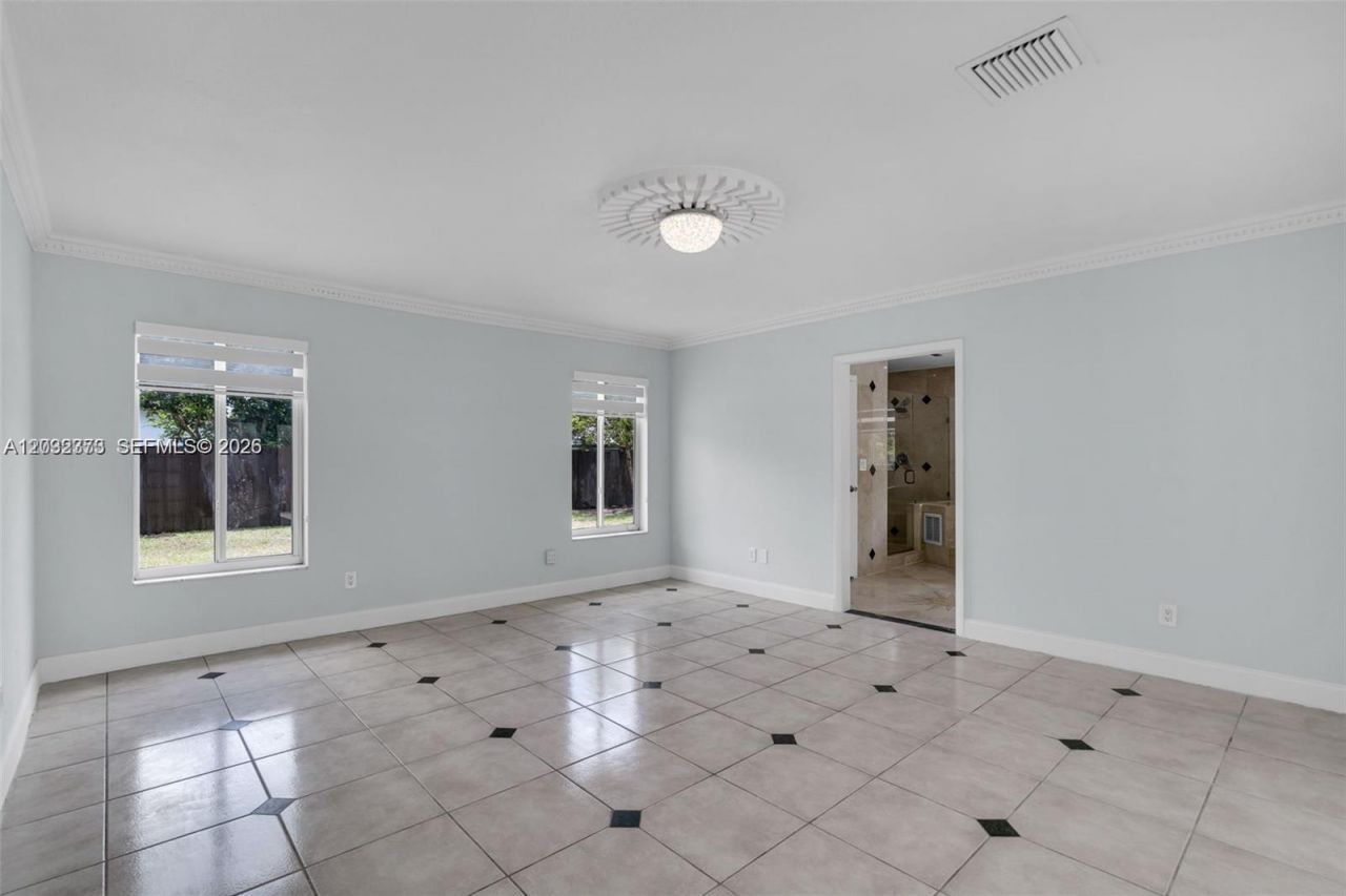 18370 SW 212th St , Miami, FL 33187 Photo