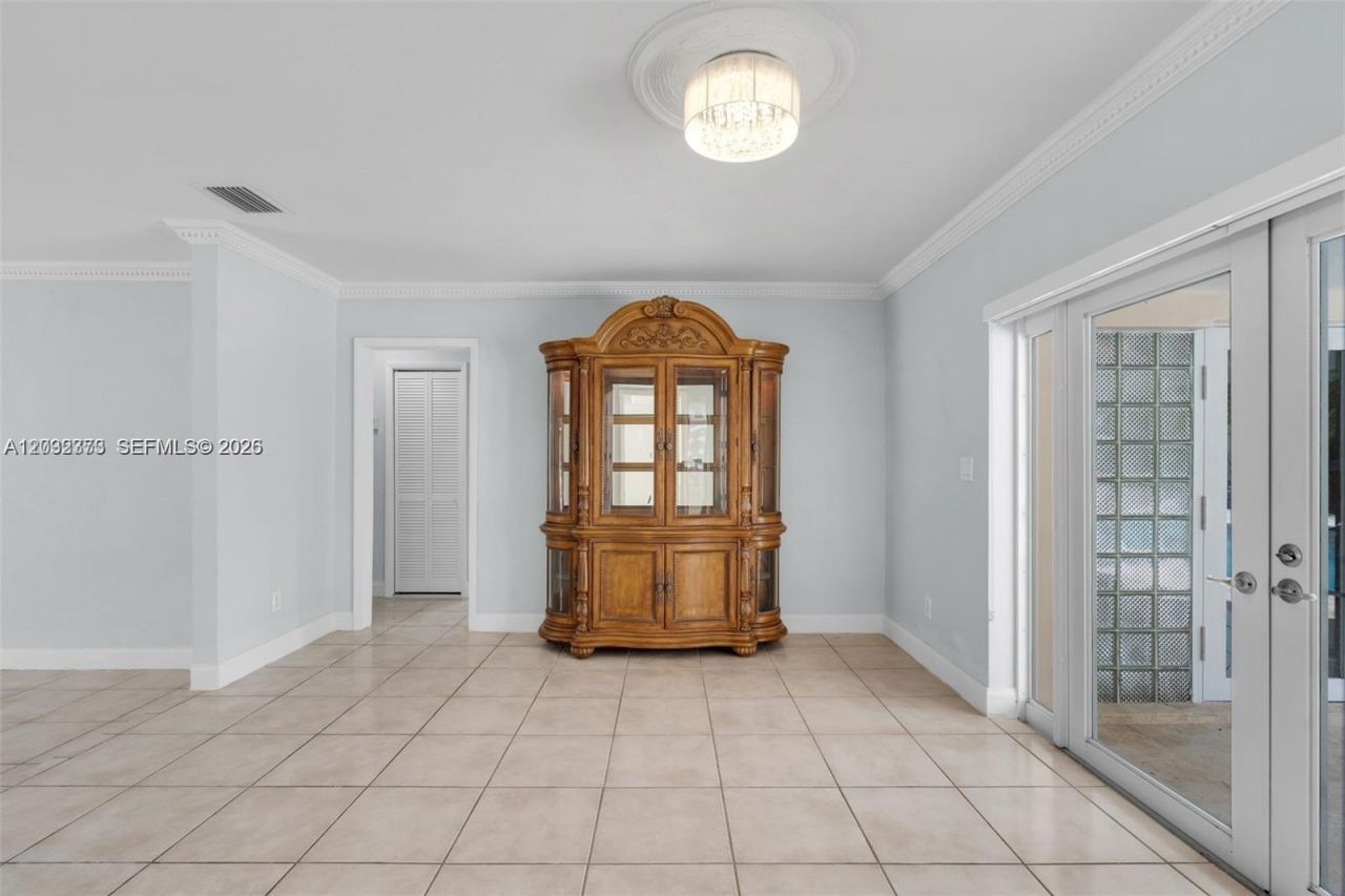 18370 SW 212th St , Miami, FL 33187 Photo
