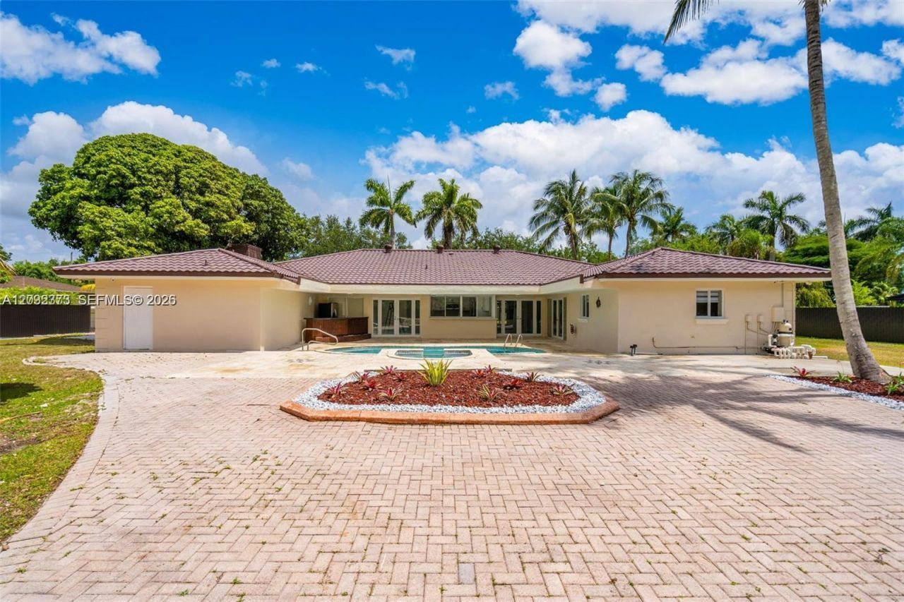 18370 SW 212th St , Miami, FL 33187 Photo