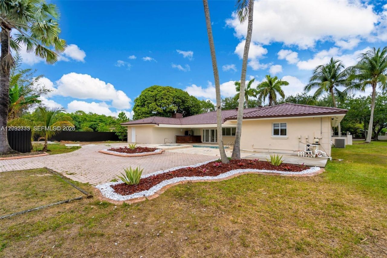 18370 SW 212th St , Miami, FL 33187 Photo