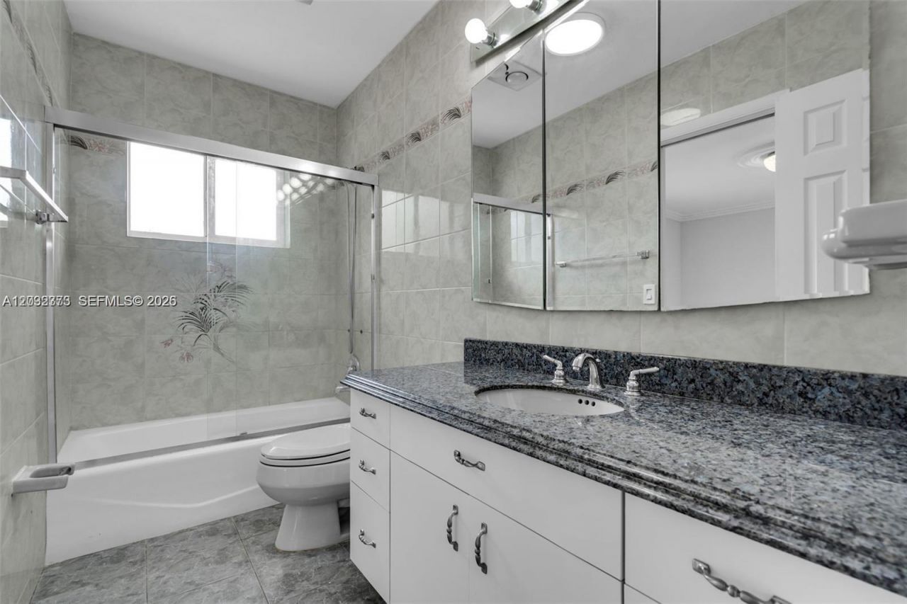 18370 SW 212th St , Miami, FL 33187 Photo