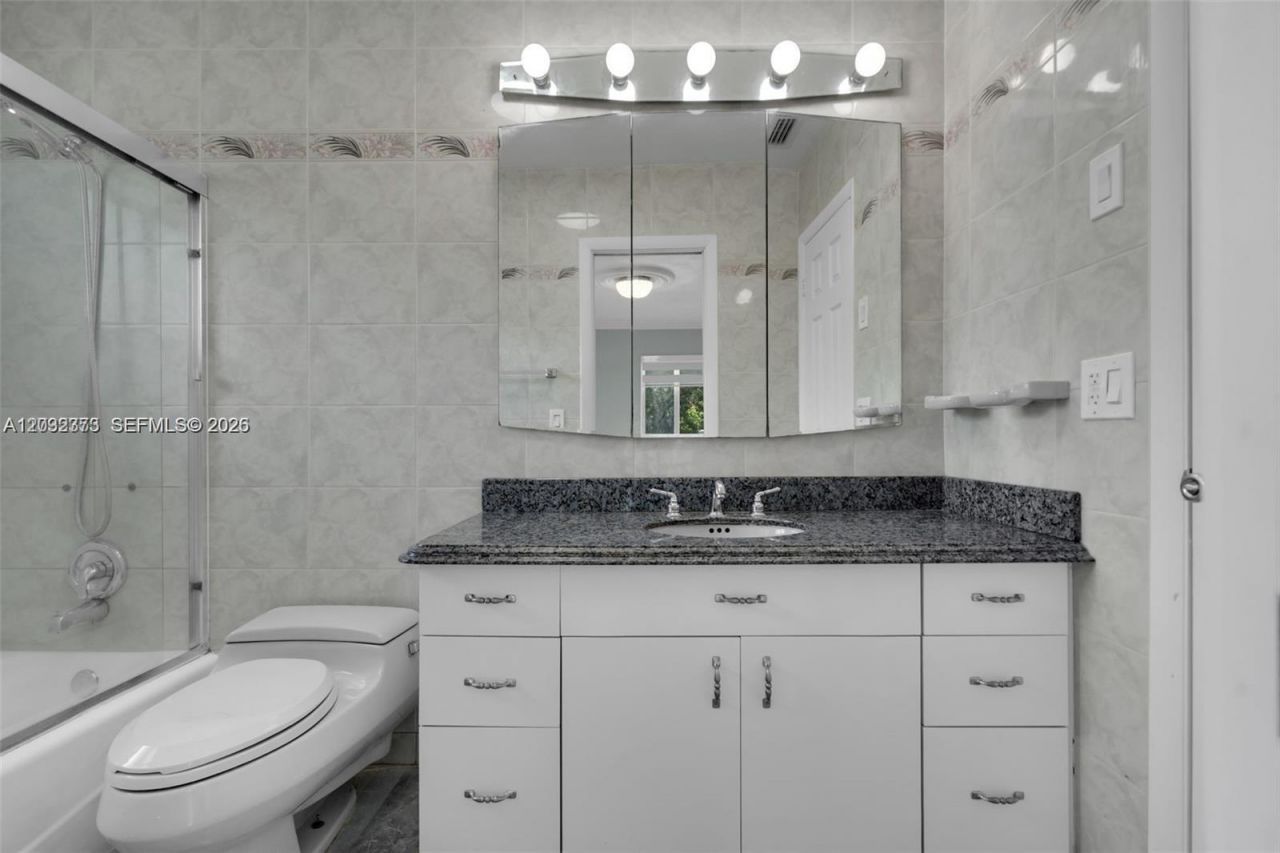 18370 SW 212th St , Miami, FL 33187 Photo
