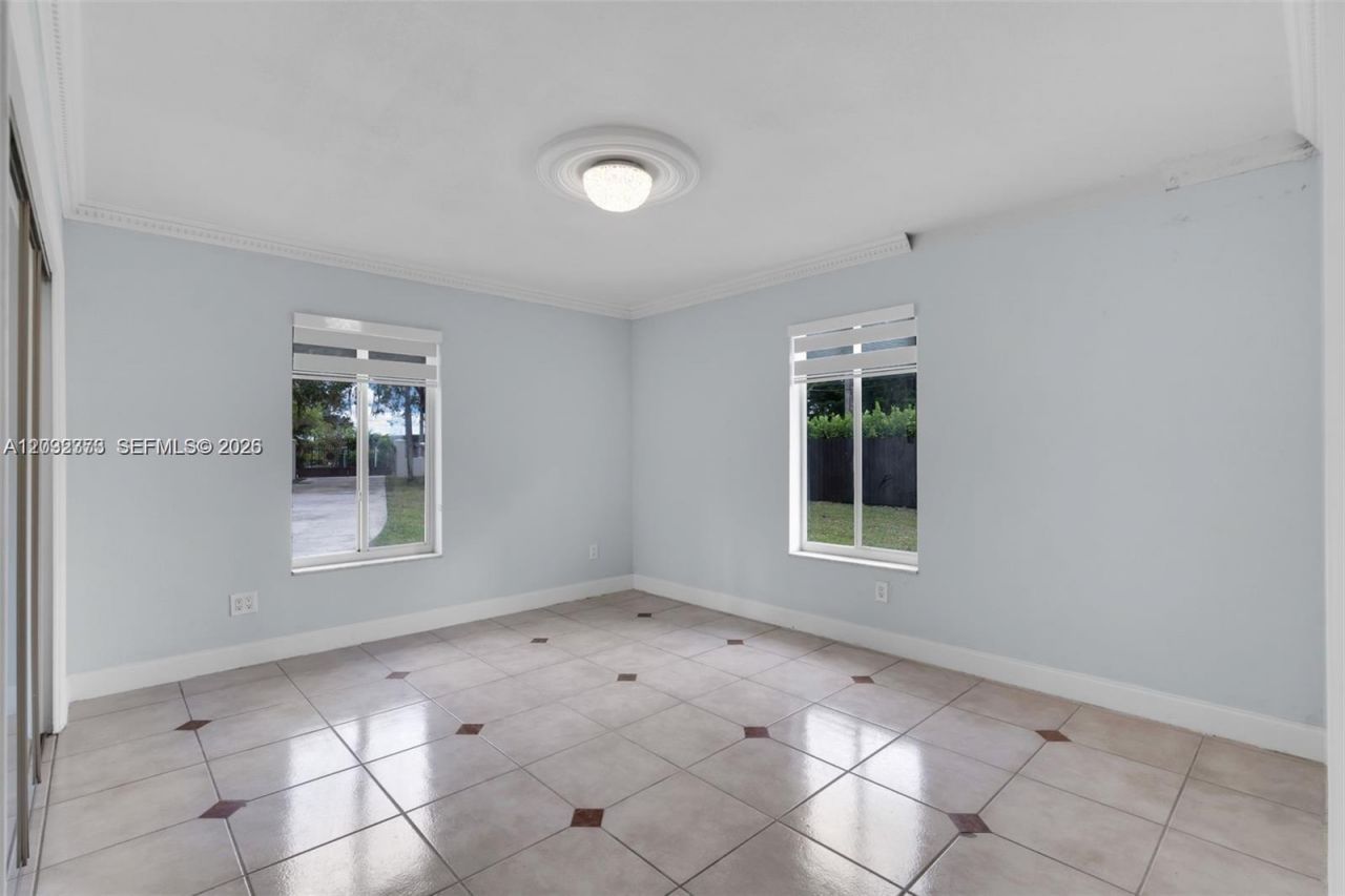 18370 SW 212th St , Miami, FL 33187 Photo