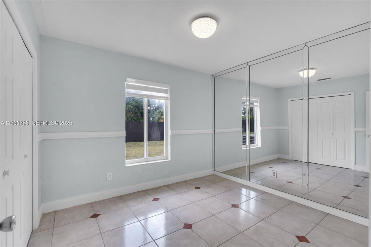 18370 SW 212th St , Miami, FL 33187 Photo
