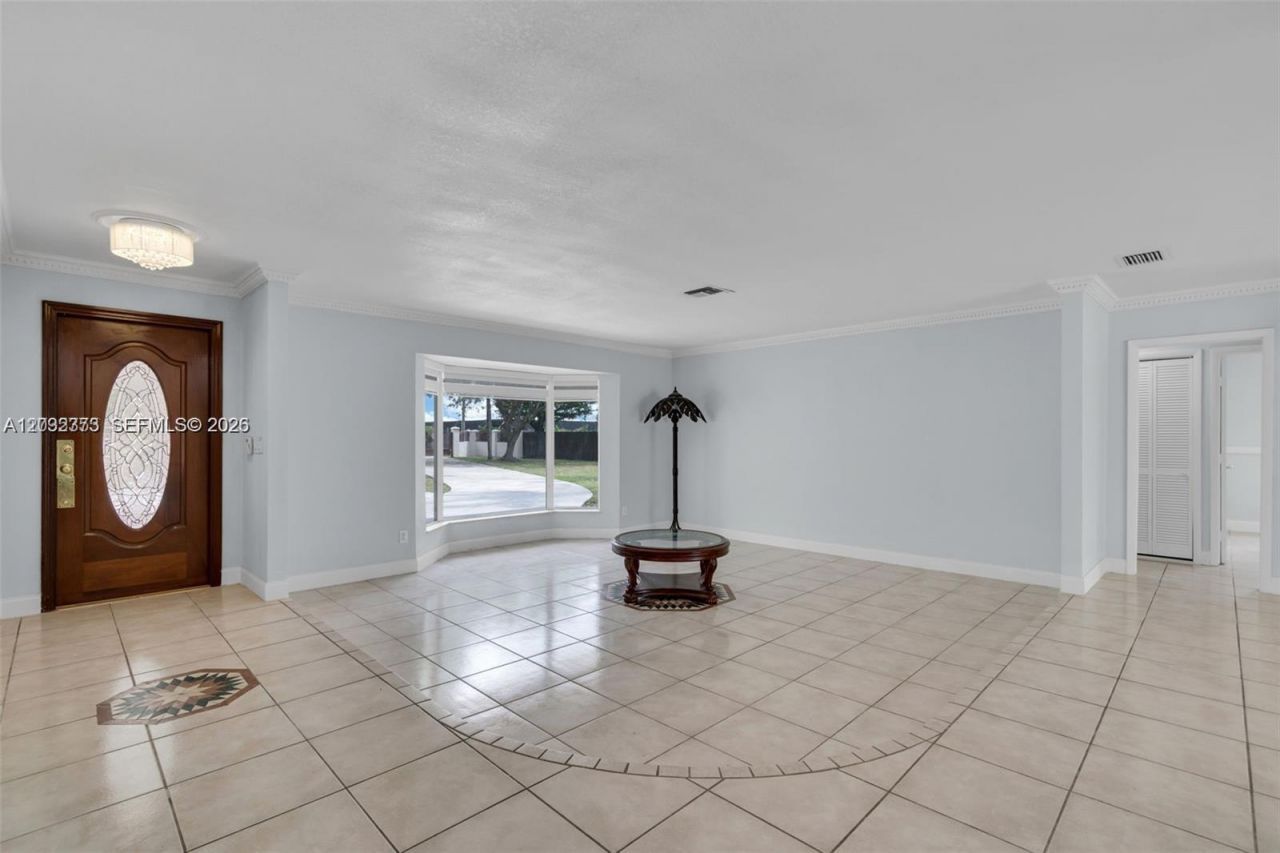 18370 SW 212th St , Miami, FL 33187 Photo
