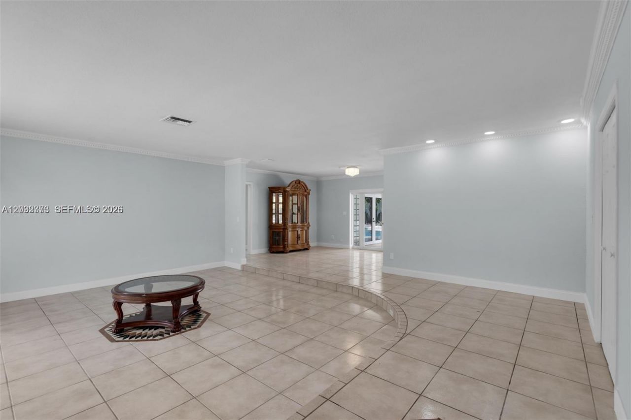 18370 SW 212th St , Miami, FL 33187 Photo