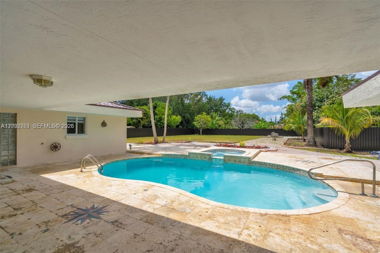 18370 SW 212th St , Miami, FL 33187 Photo