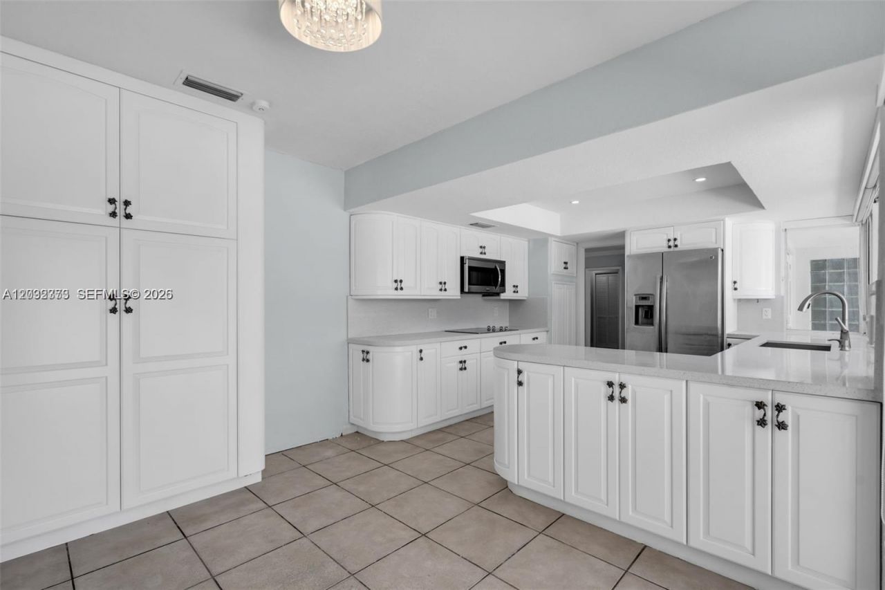 18370 SW 212th St , Miami, FL 33187 Photo
