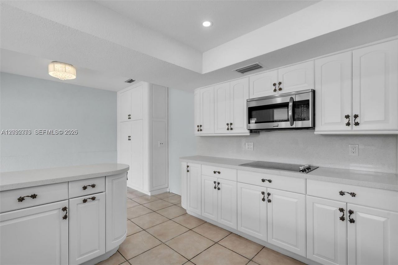 18370 SW 212th St , Miami, FL 33187 Photo