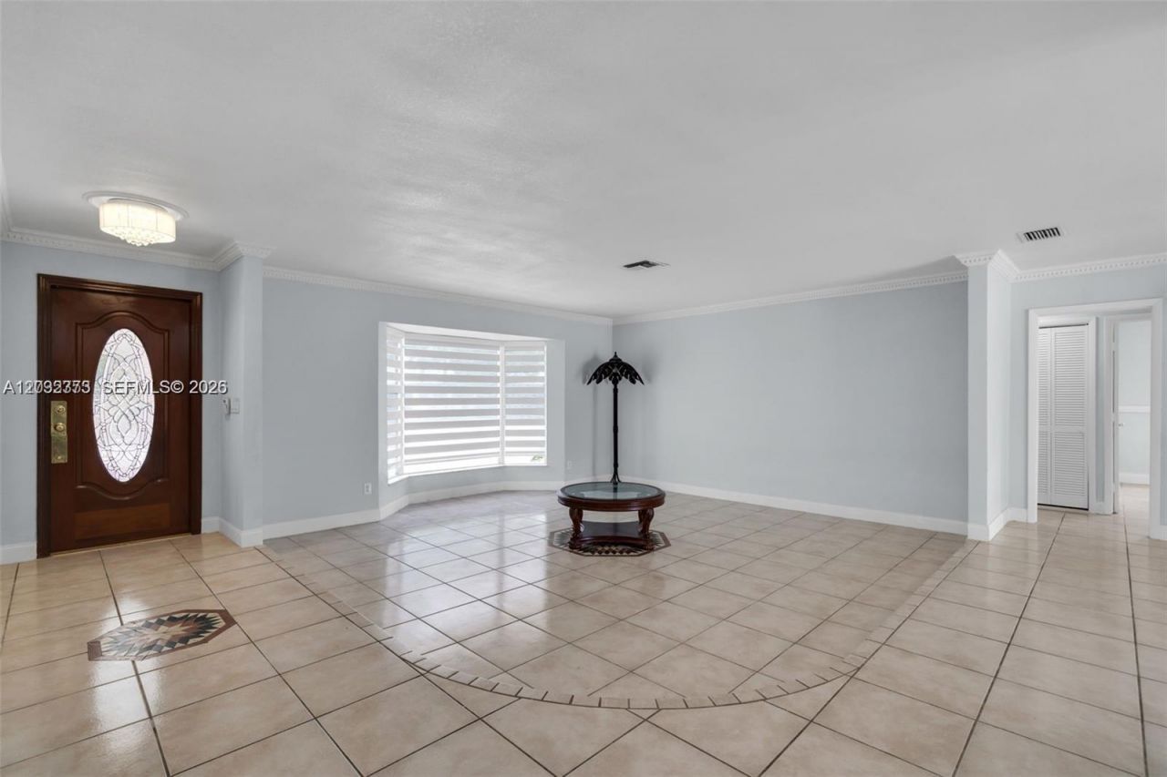 18370 SW 212th St , Miami, FL 33187 Photo