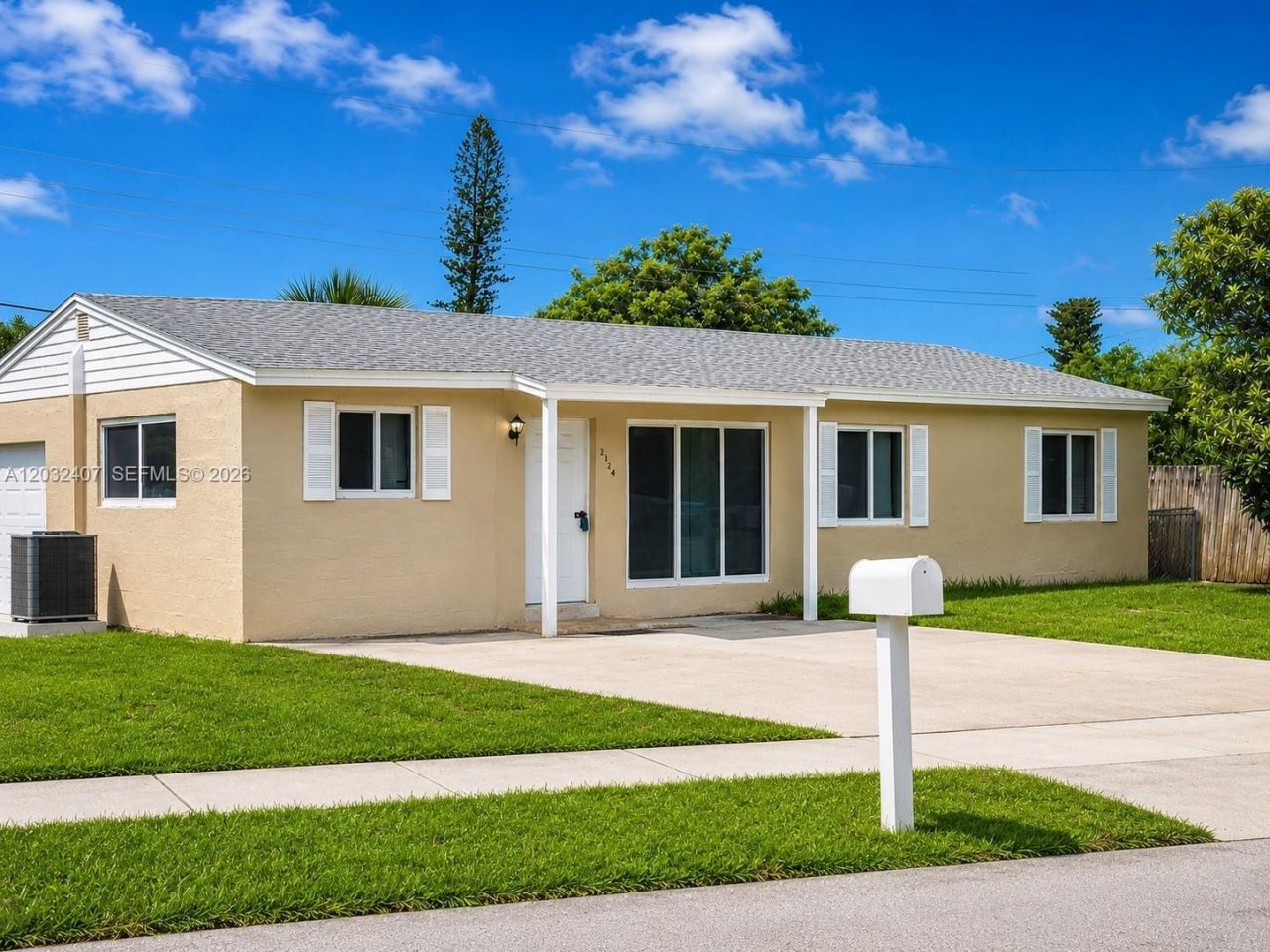 2124 SW 42nd Ter, Fort Lauderdale, FL 33317 Photo