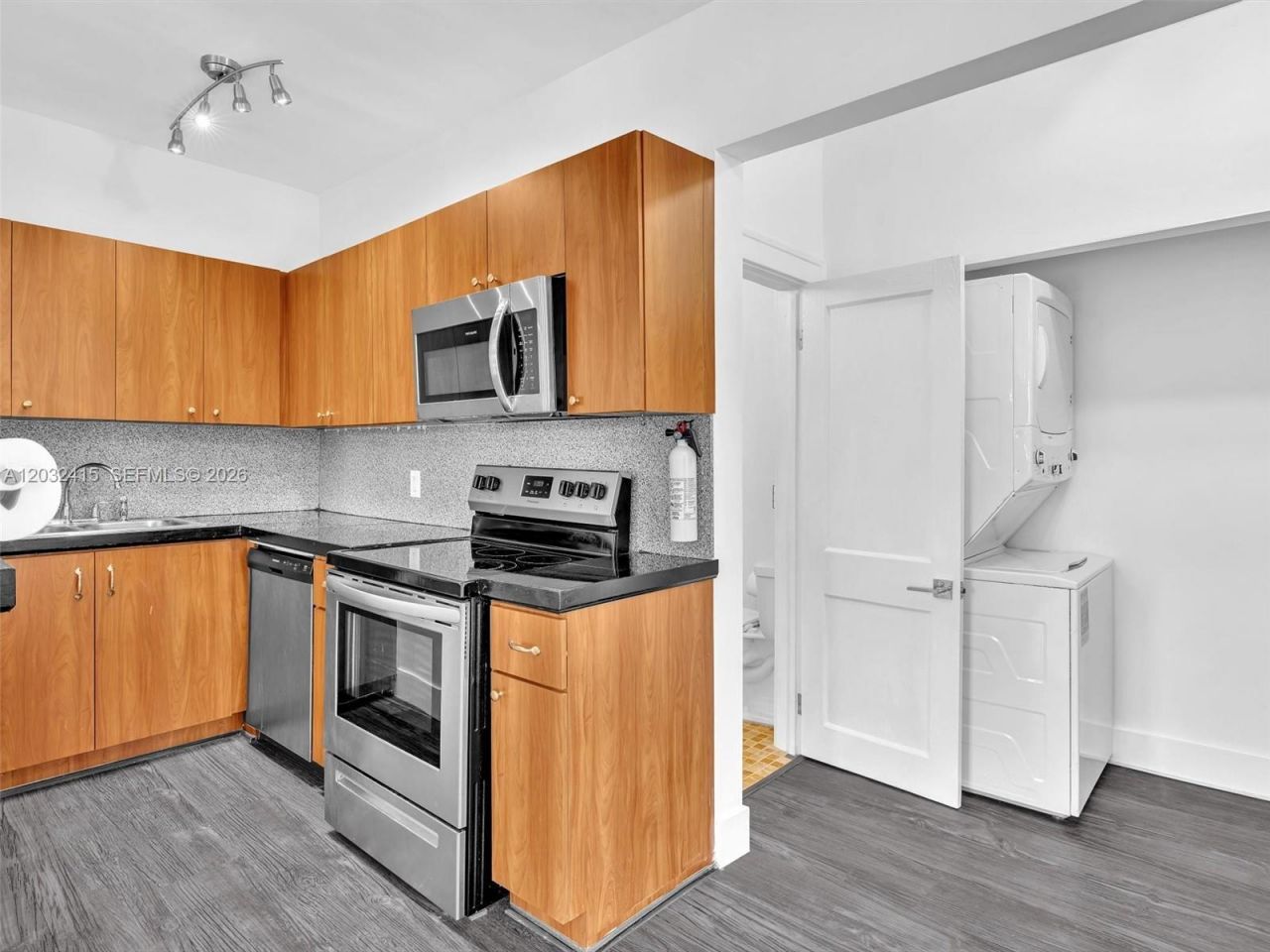 934 Michigan Ave , Unit 305, Miami Beach, FL 33139 Photo