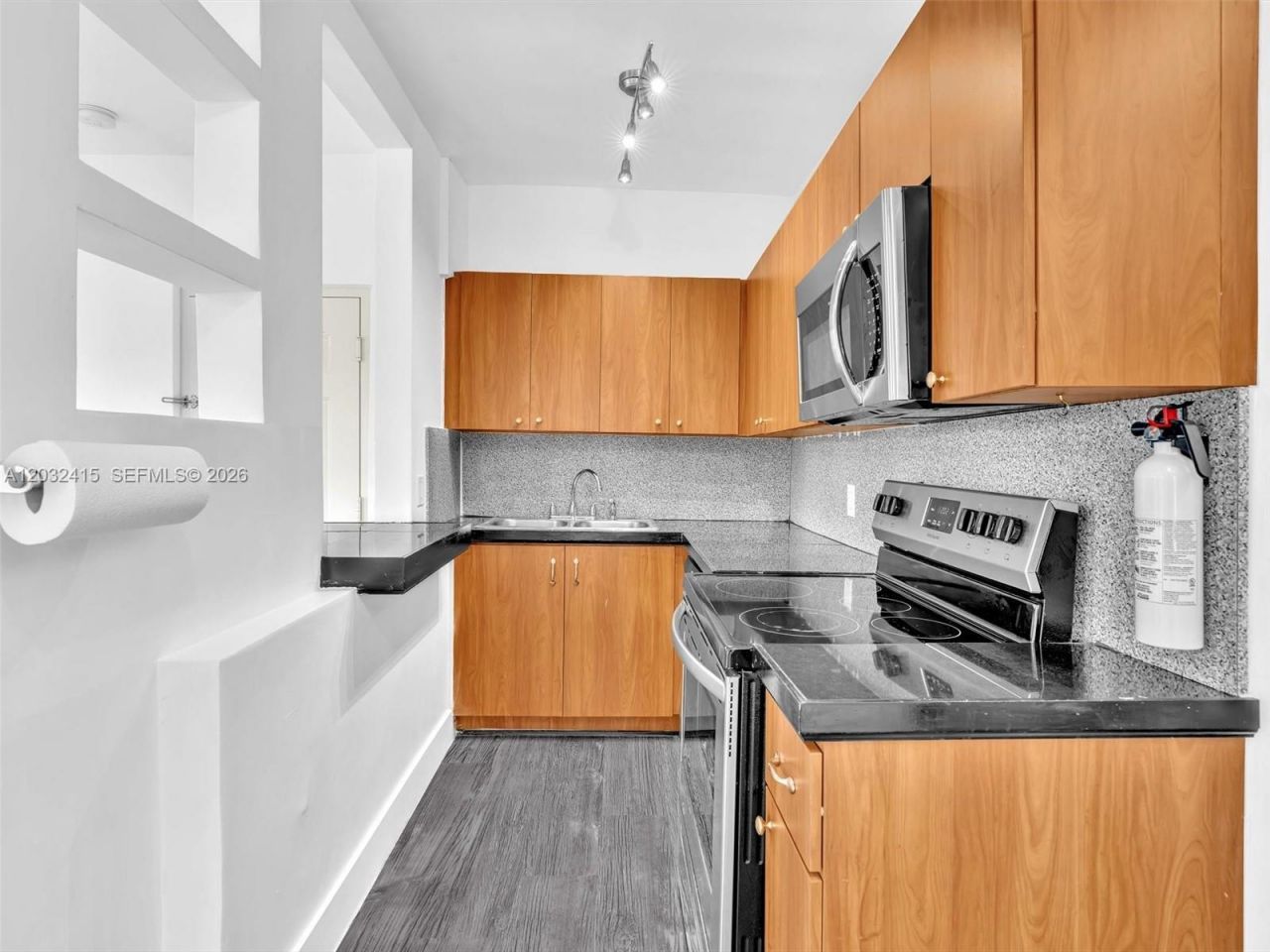 934 Michigan Ave , Unit 305, Miami Beach, FL 33139 Photo