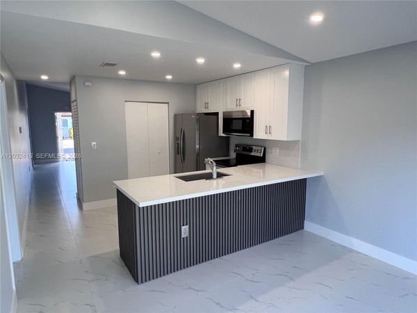 2834 W 75th Ter , Hialeah, FL 33018