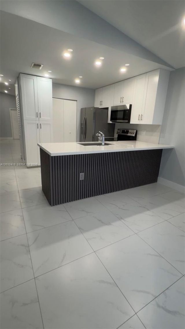 2834 W 75th Ter , Hialeah, FL 33018 Photo