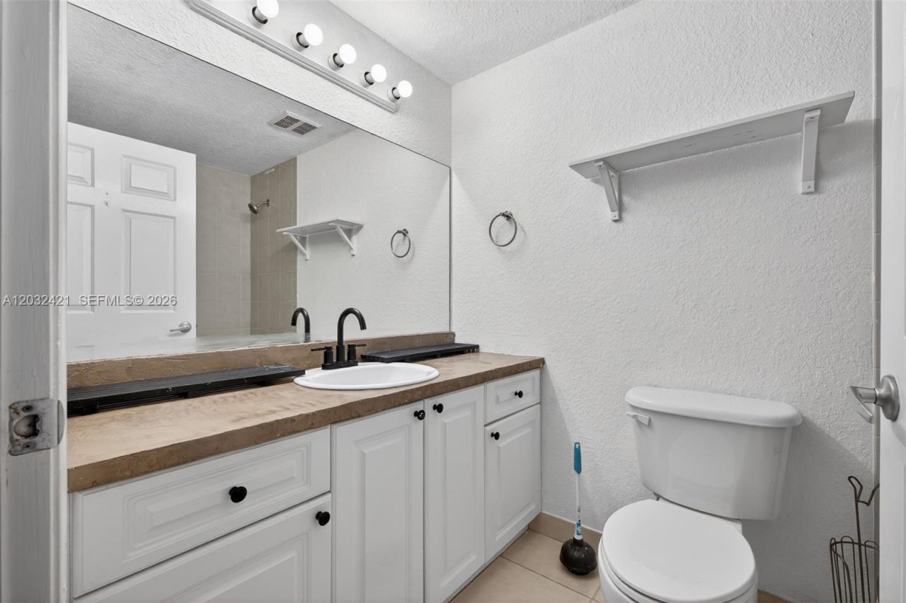 4902 Washington St , Unit 4, Hollywood, FL 33021 Photo
