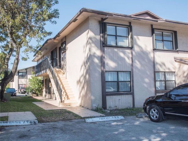 2500 W 67th Pl , Unit 21-26, Hialeah, FL 33016