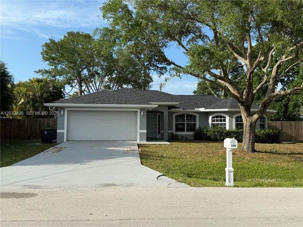 389 NE Surfside Ave , Port St. Lucie, FL 34983