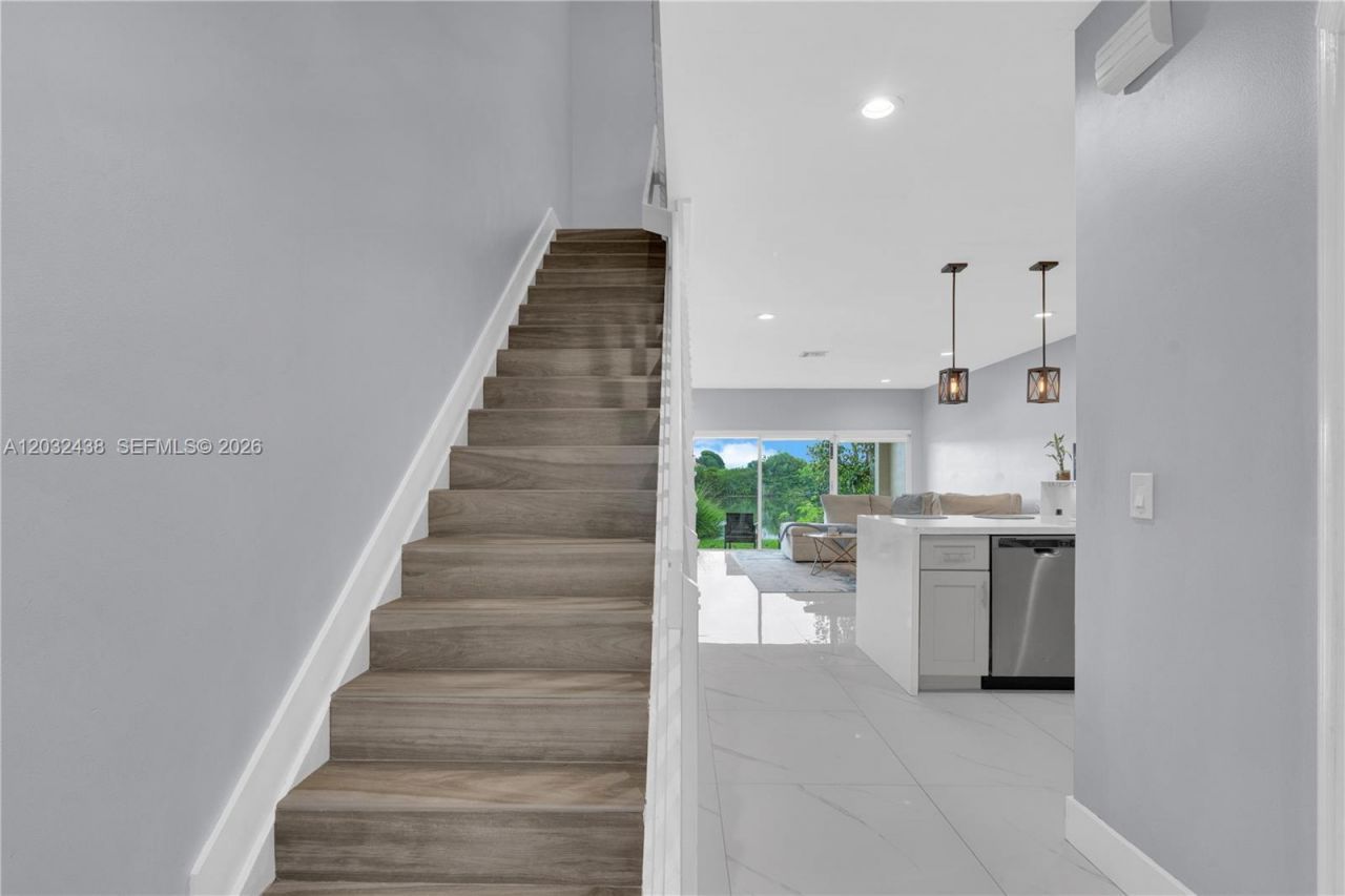 223 SW 120th Ave, Pembroke Pines, FL 33025 Photo