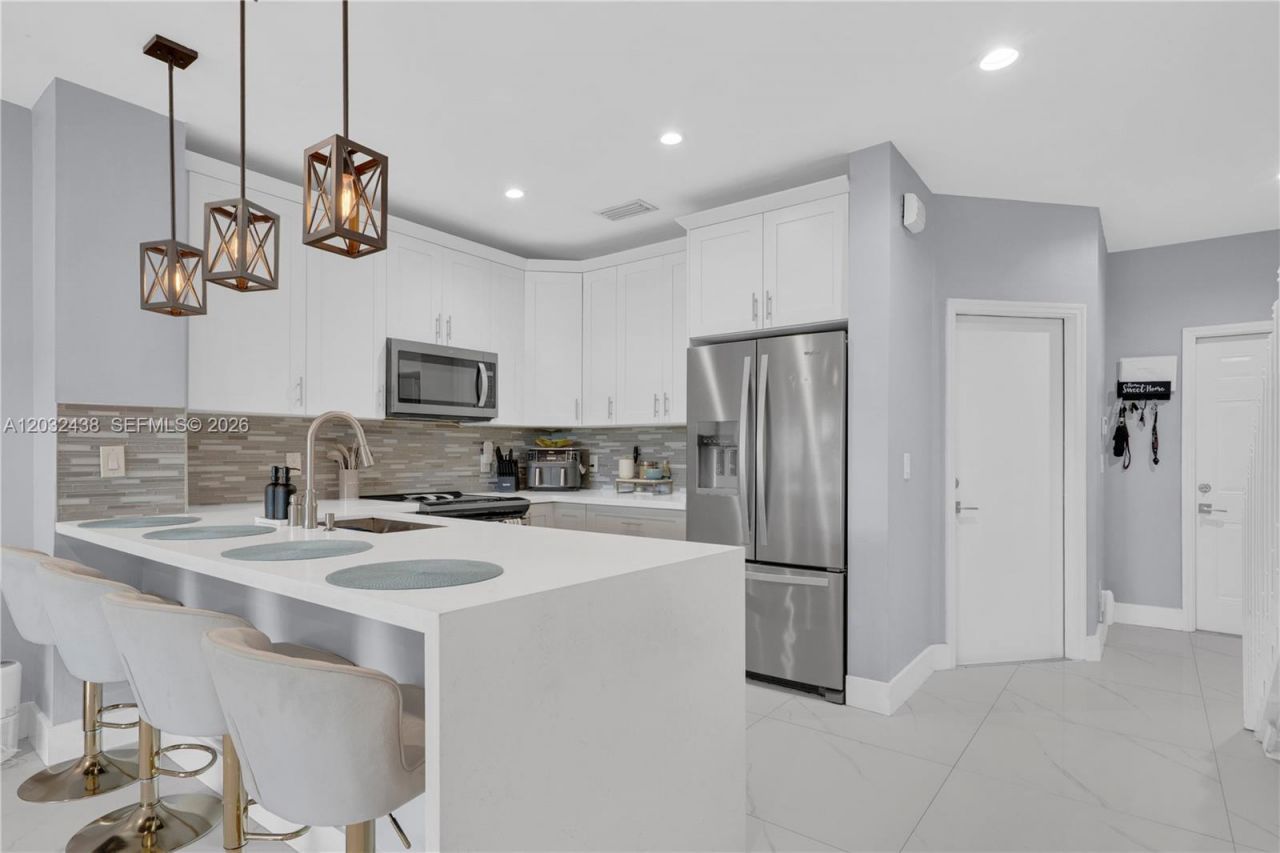 223 SW 120th Ave, Pembroke Pines, FL 33025 Photo