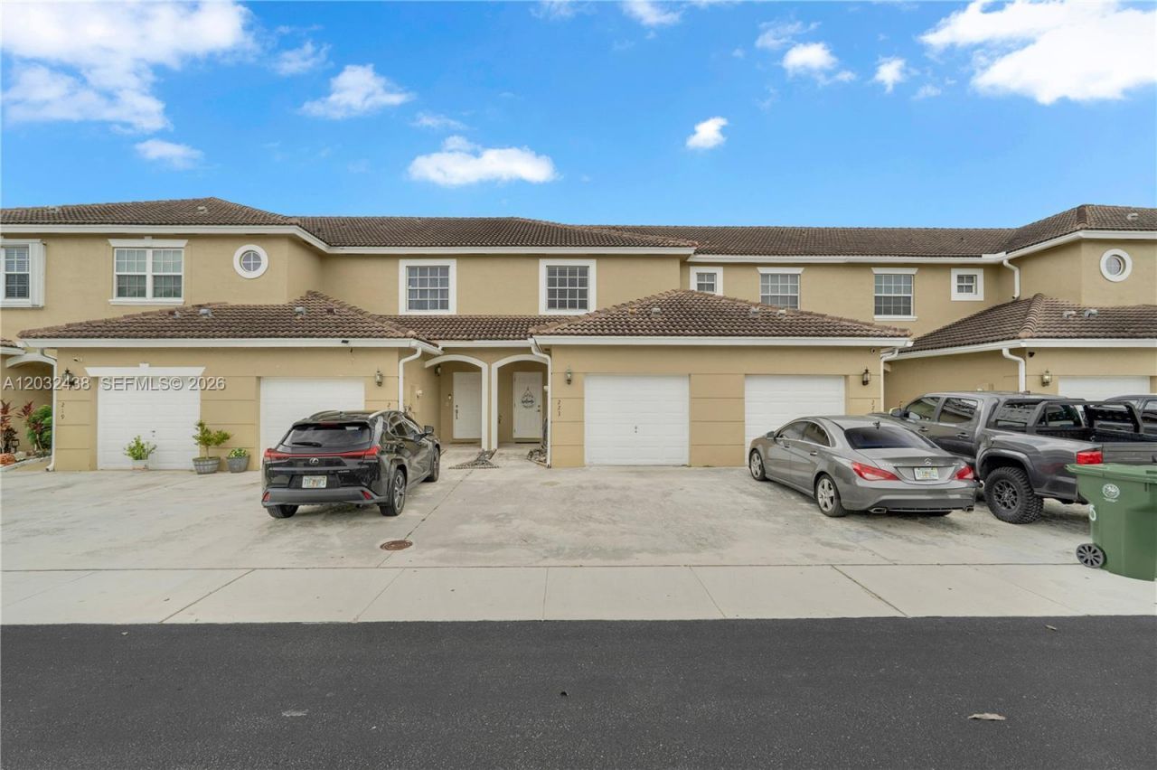 223 SW 120th Ave, Pembroke Pines, FL 33025 Photo