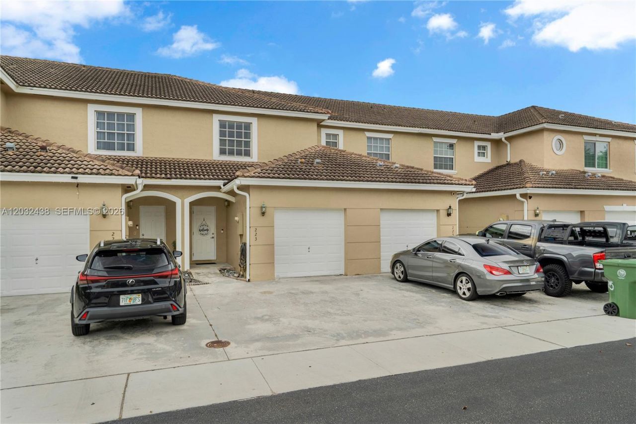 223 SW 120th Ave, Pembroke Pines, FL 33025 Photo