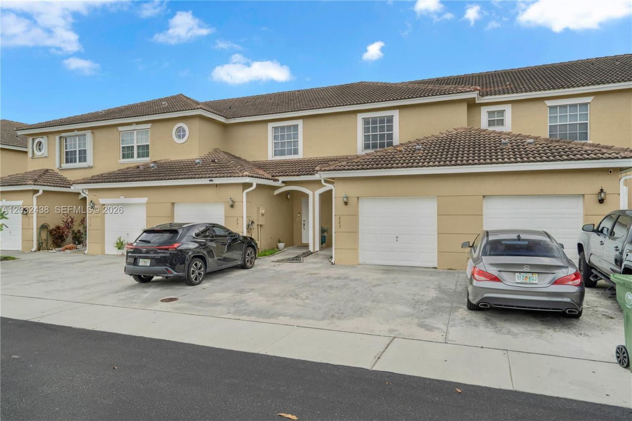 223 SW 120th Ave, Pembroke Pines, FL 33025 Photo