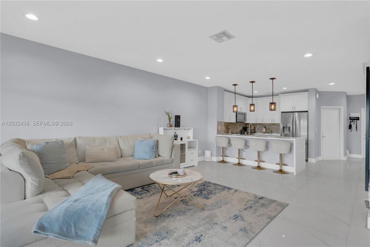 223 SW 120th Ave, Pembroke Pines, FL 33025 Photo