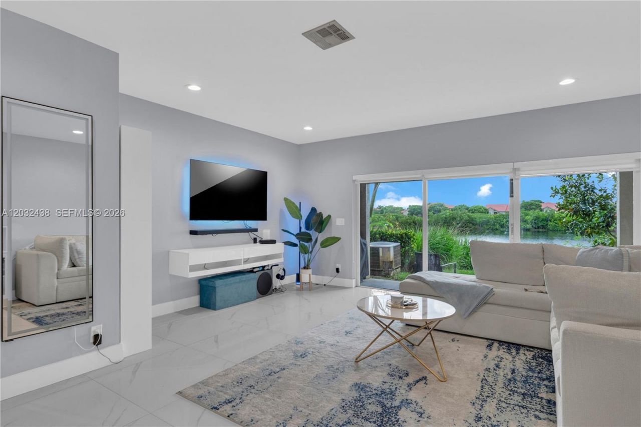 223 SW 120th Ave, Pembroke Pines, FL 33025 Photo