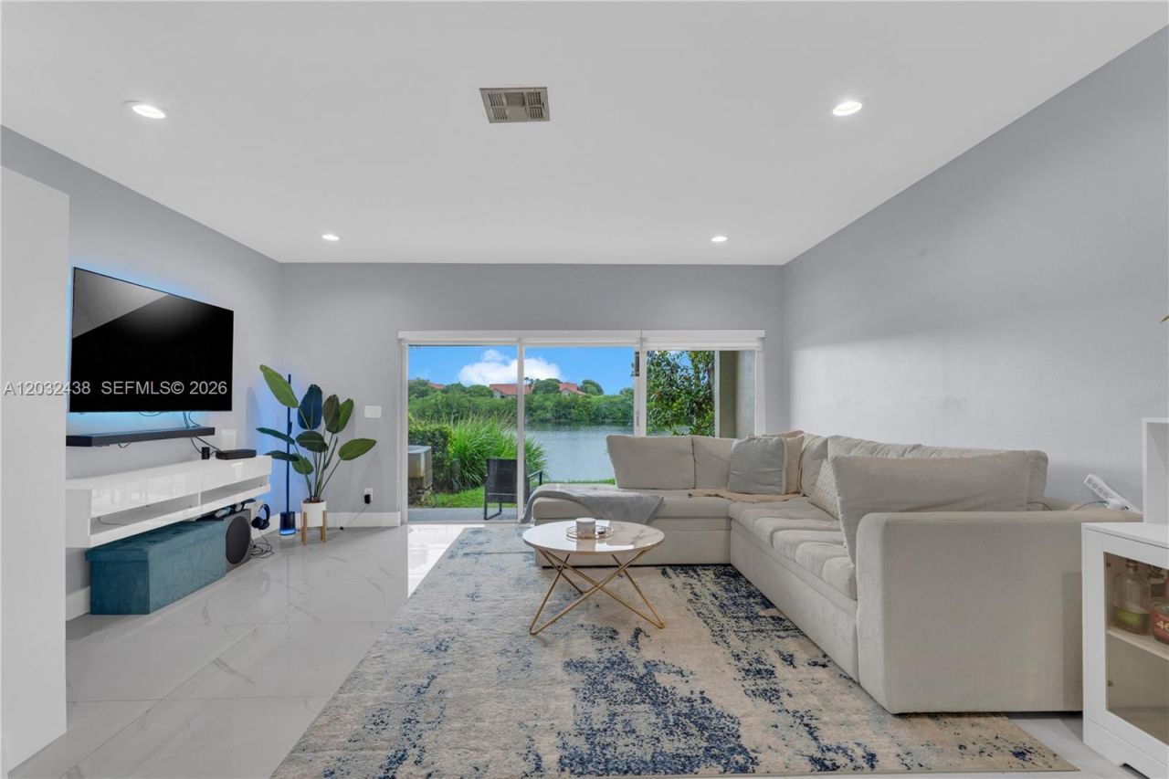 223 SW 120th Ave, Pembroke Pines, FL 33025 Photo