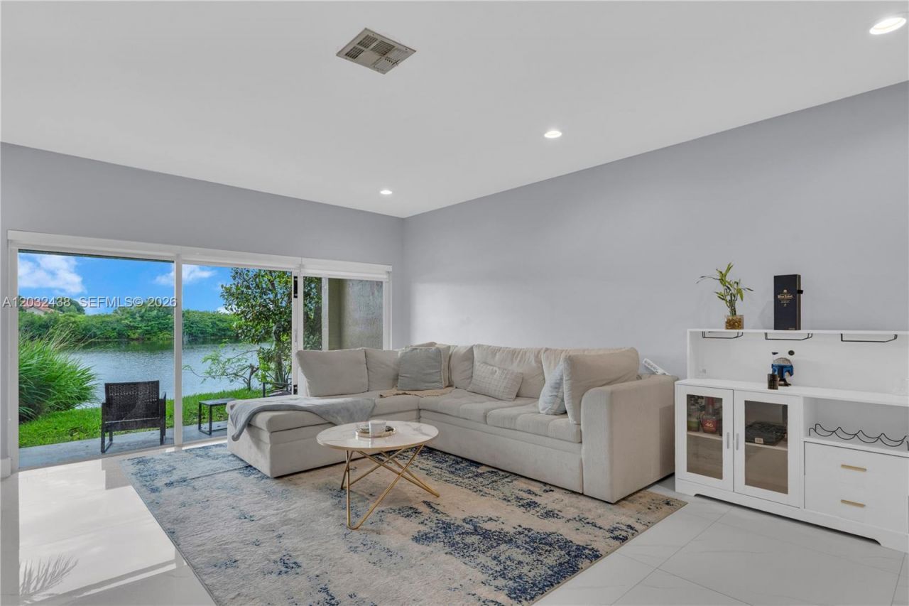 223 SW 120th Ave, Pembroke Pines, FL 33025 Photo