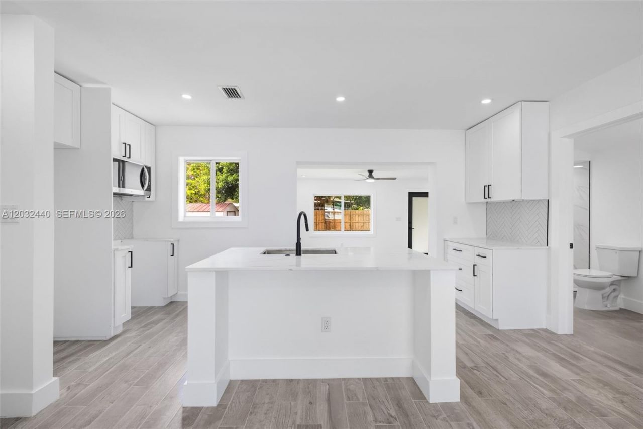 3260 NW 95th Ter, Miami, FL 33147 Photo