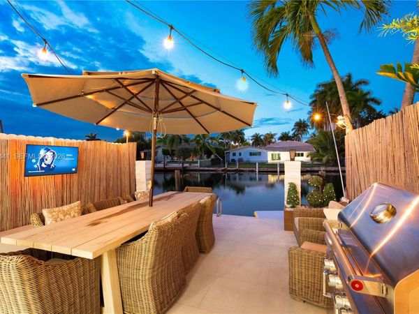 2115 NE 123rd St , North Miami, FL 33181