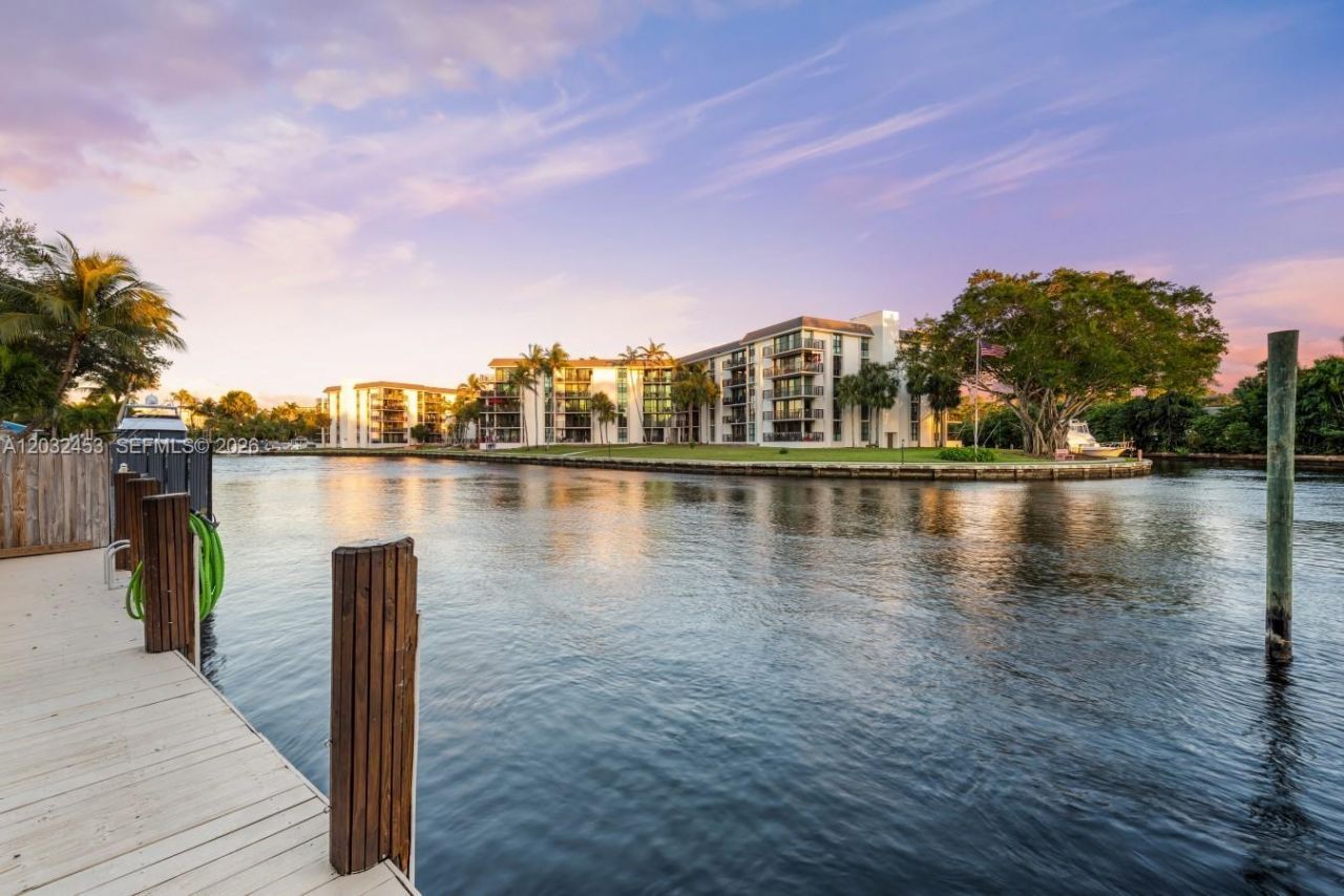 1030 SW 14th Ter, Fort Lauderdale, FL 33312 Photo