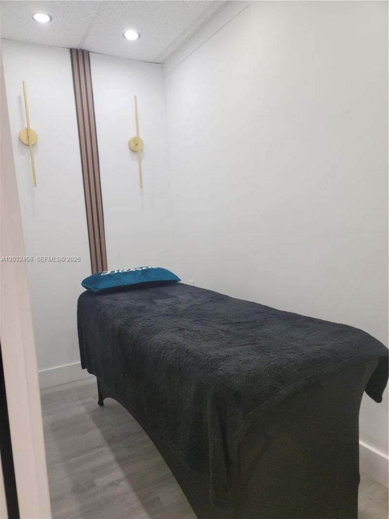 4237 Hollywood Blvd , Hollywood, FL 33021 Photo