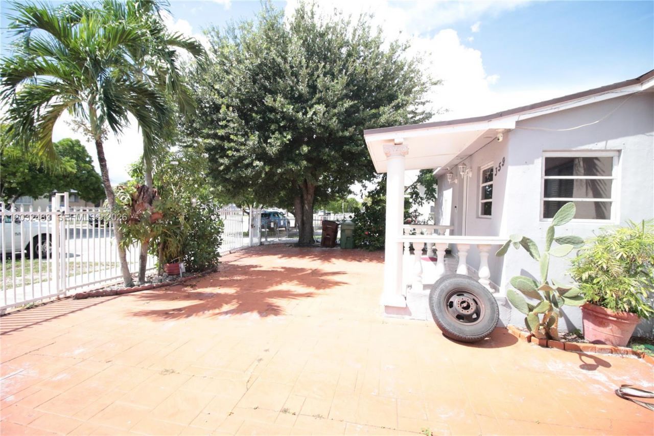 359 E 12th St, Hialeah, FL 33010 Photo