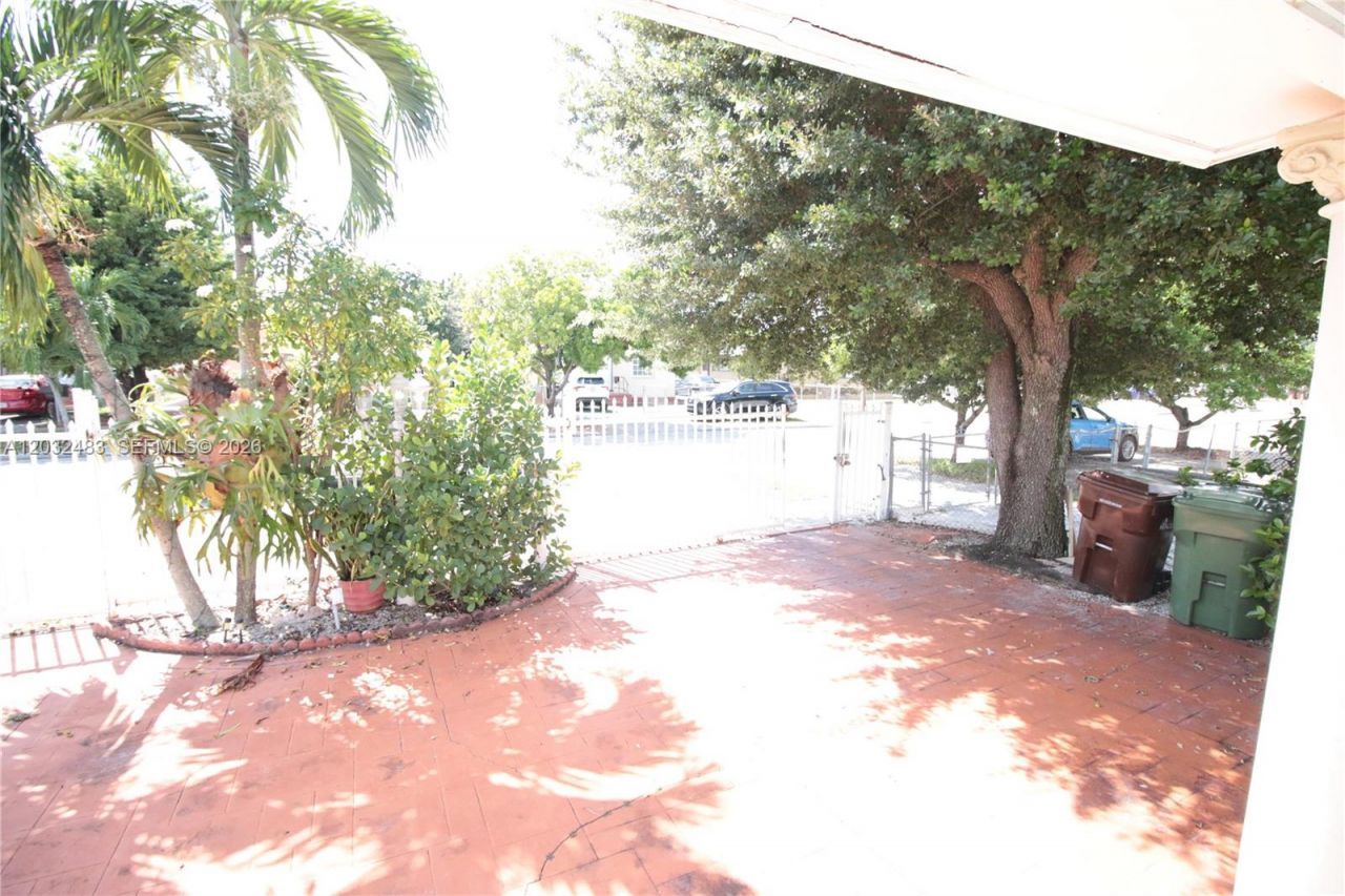 359 E 12th St, Hialeah, FL 33010 Photo