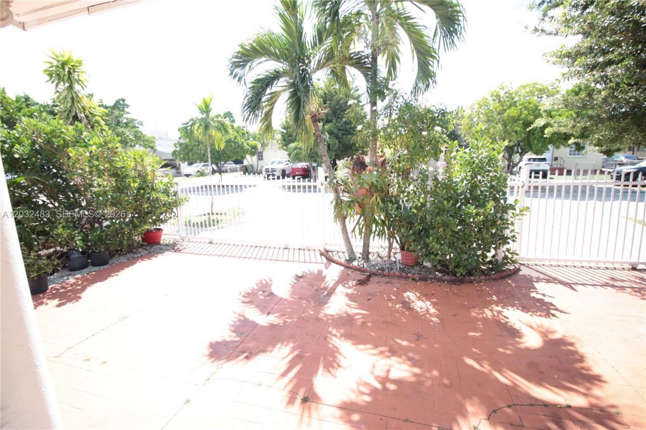 359 E 12th St, Hialeah, FL 33010 Photo