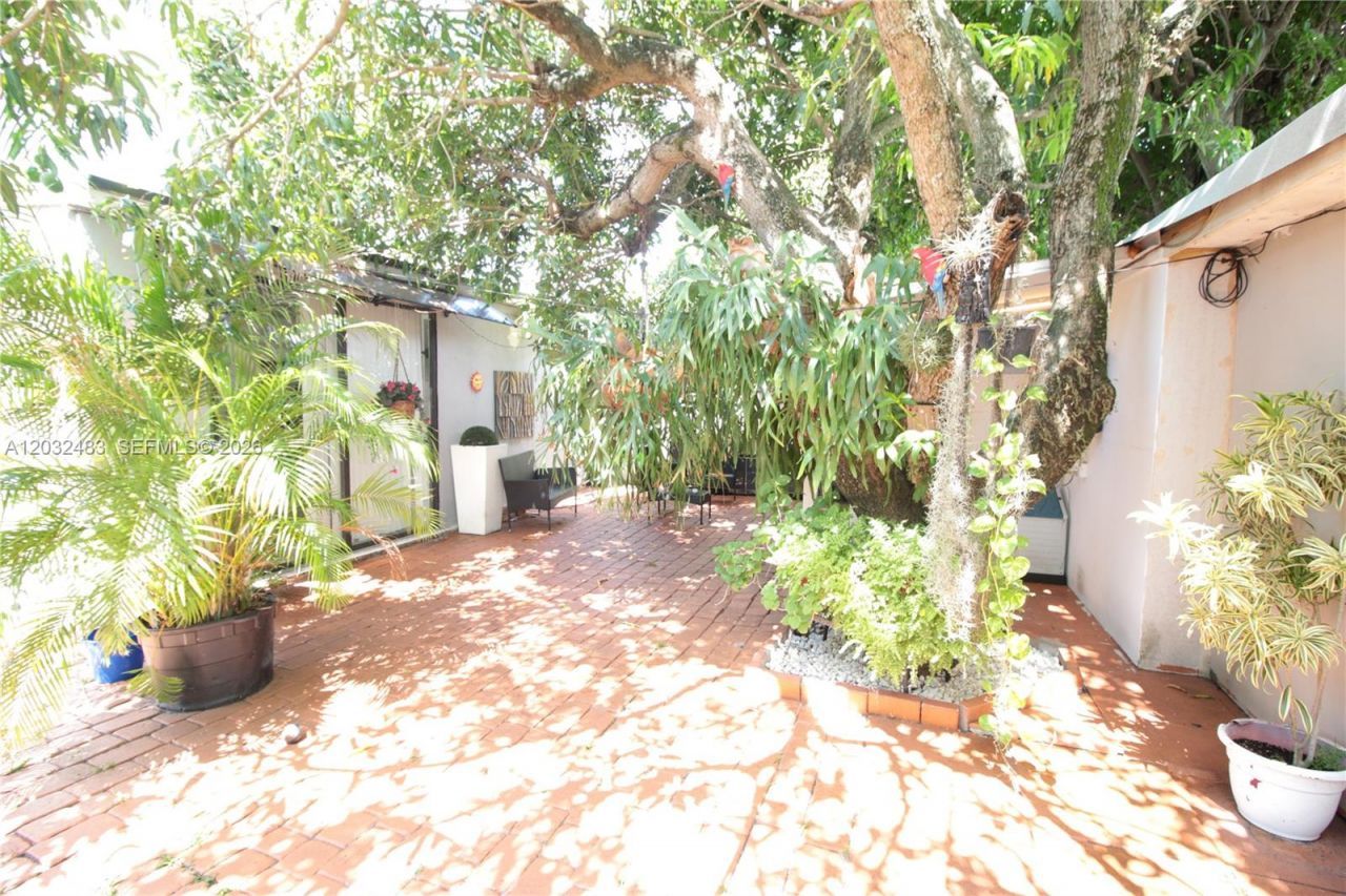 359 E 12th St , Hialeah, FL 33010 Photo
