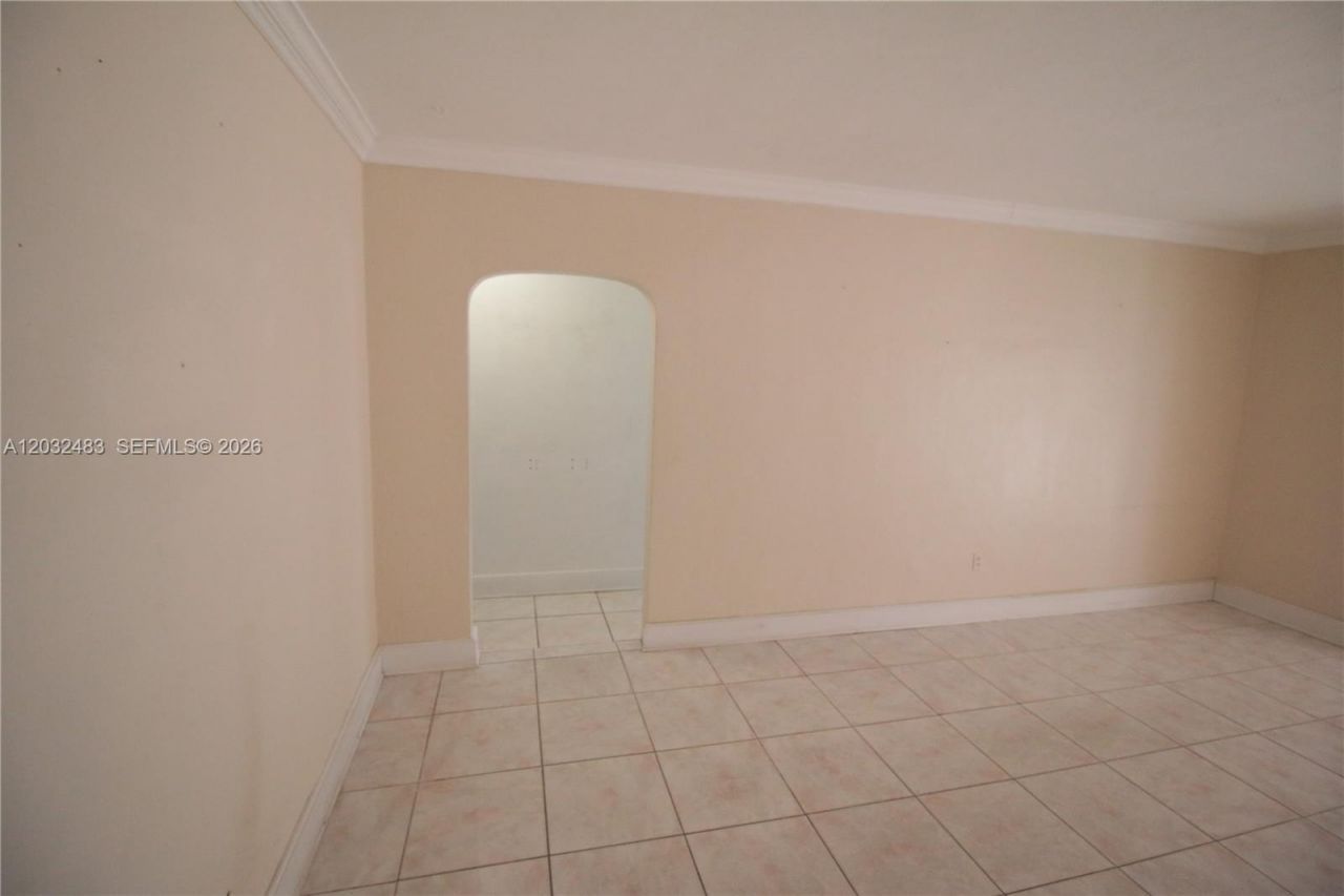 359 E 12th St, Hialeah, FL 33010 Photo